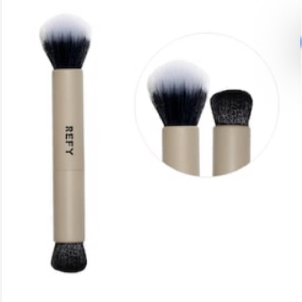 REFY Dual-Ended Brush with Black and Cream Bristles